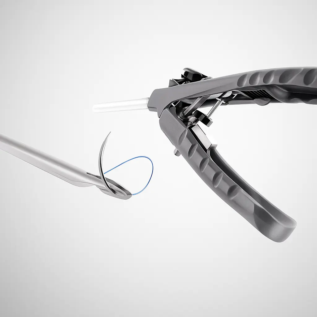 Instrumento tipo laparoscópico con aguja