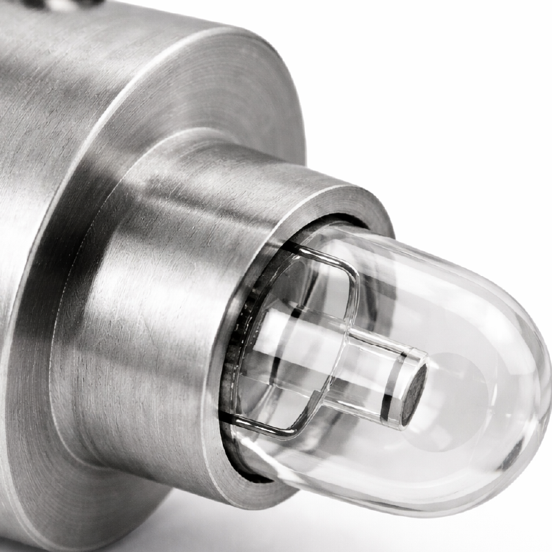 Detalle bombillo halógeno Welch Allyn 02600 filamento y conexión eléctrica