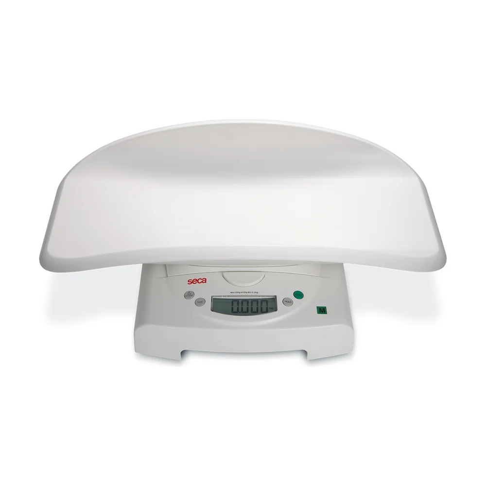 Báscula pesa bebé digital Seca 834 con bandeja desmontable, grado médico Clase IIII, sobre fondo blanco